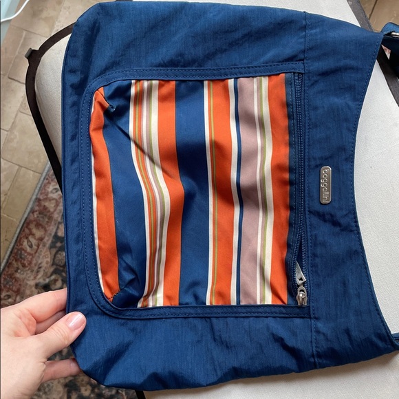 Baggallini Crossbody Travel Bag Pacific Stripe Nylon Large Size Messenger - Picture 13 of 14